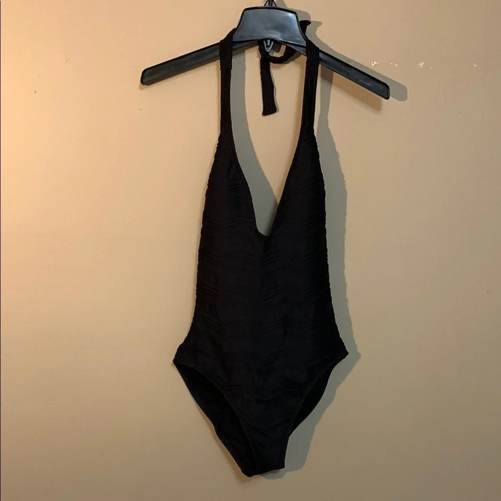 NEW La Blanca Women’s Textured Halter OnePiece Black Swimsuit 12 Beach Vacation